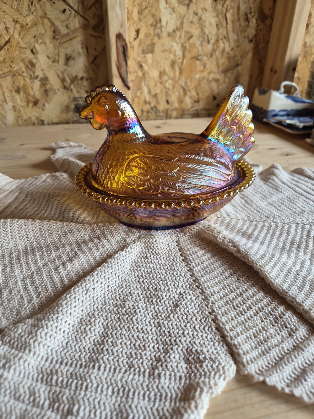 VTG INDIANA Amber Iridescent Carnival Hen On Nest!